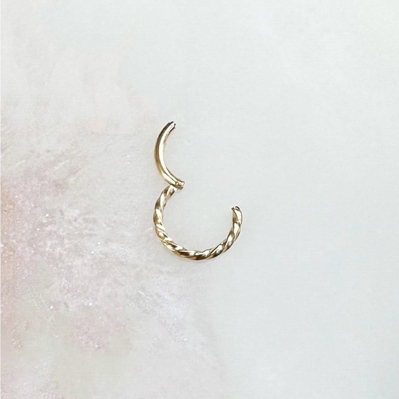 Titanium Braided Gold Septum Clicker for Septum, Daith, & Cartilage. 16G. 8mm. - Picture 2 of 4